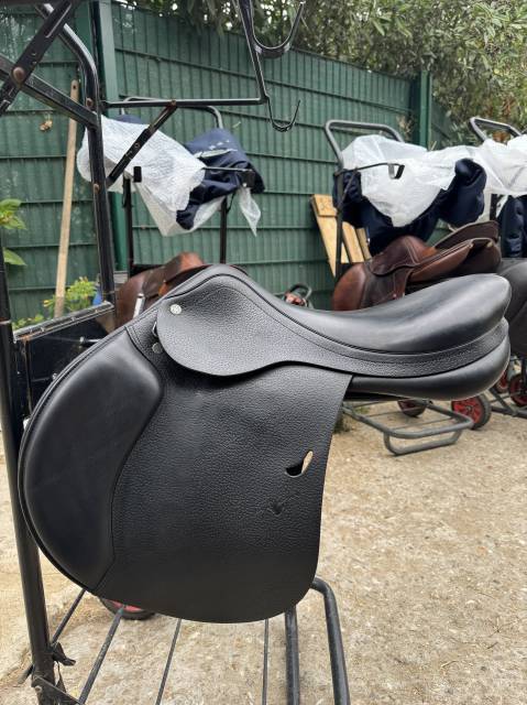 Selle mixte equipe en excellent état 