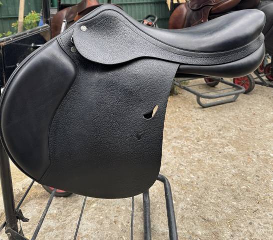 Selle mixte equipe en excellent état 