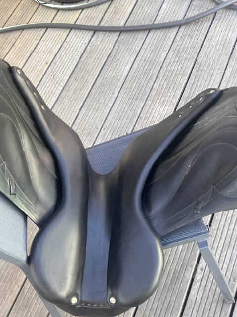 Selle de dressage Antares