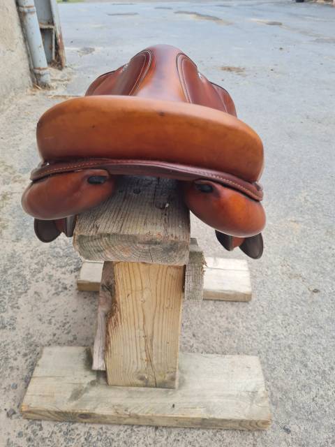 Selle renaissance taille 18 marron