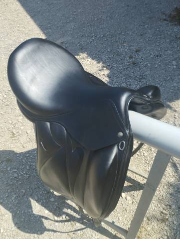 Selle de dressage devoucoux Malika 