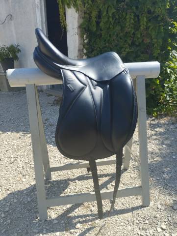 Selle de dressage devoucoux Malika 