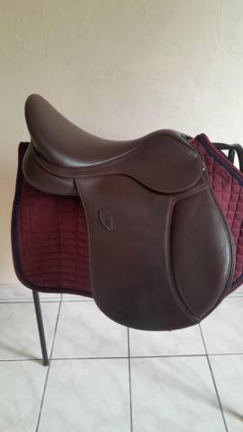 SELLE ARENA WIDE (COB) 17'