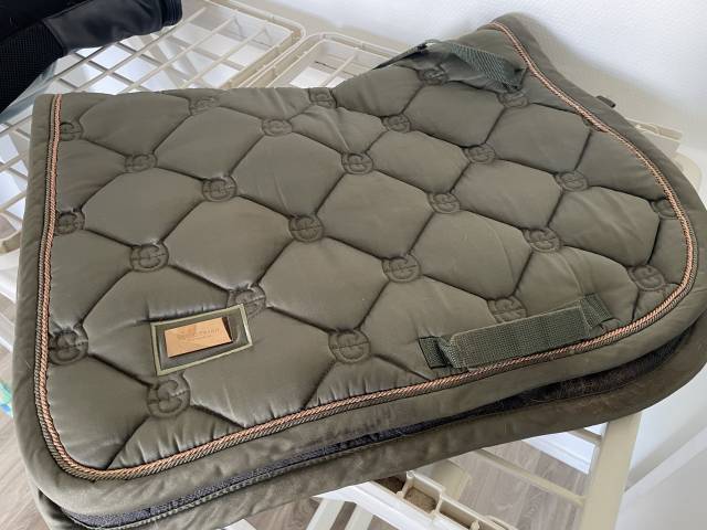 Tapis et bonnet kaki equestrian 