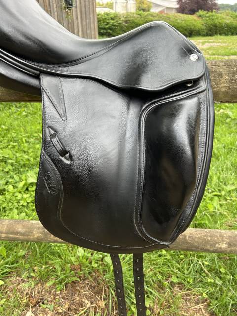 Selle de dressage CWD
