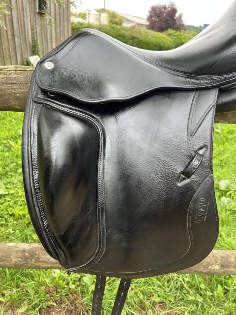 Selle de dressage CWD