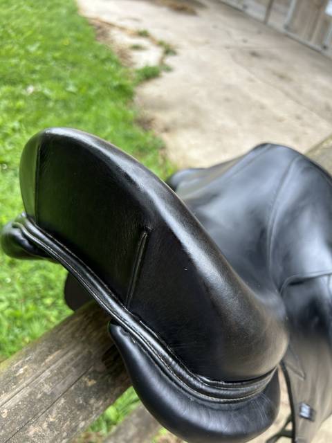 Selle de dressage CWD