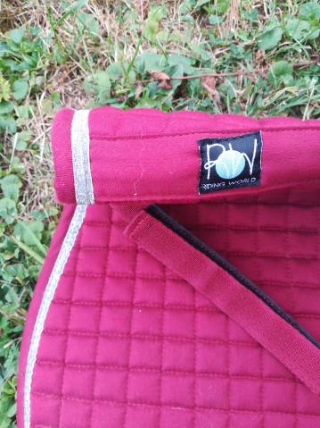 Tapis bordeaux riding world