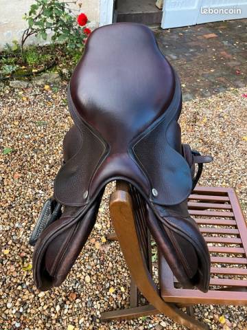 Selle semi-creuse CWD 18"
