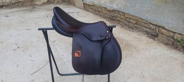 Selle Childeric modèle FLP 18 pouces 