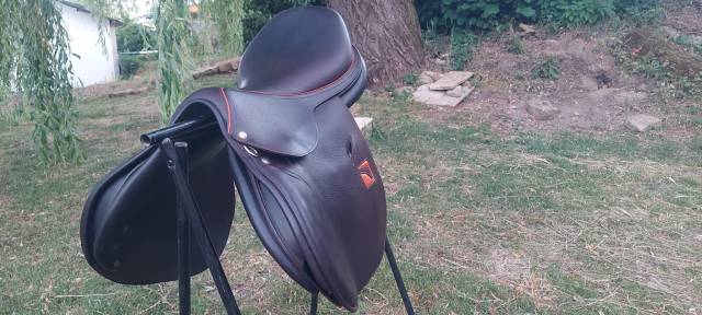 Selle Childeric modèle FLP 18 pouces 