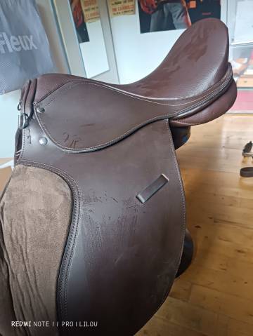 Selle &eacute;quip&eacute; 