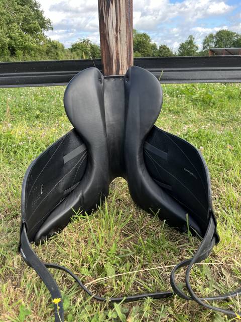 SELLE DE DRESSAGE FORESTIER