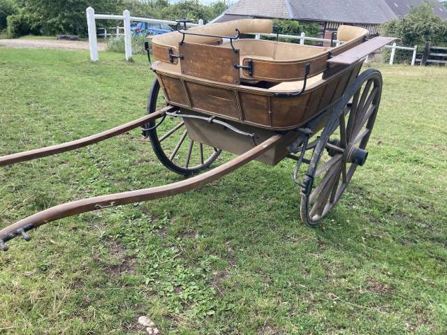 Cabriolet à cheval de type tonneau début xxème