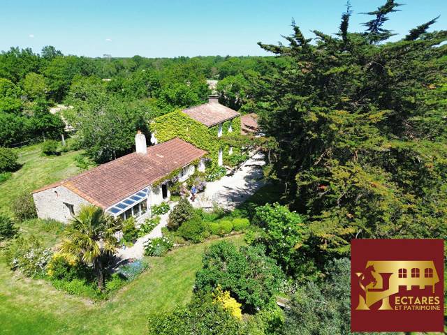 Maison machecoul , 240 m2, 12 hectares.