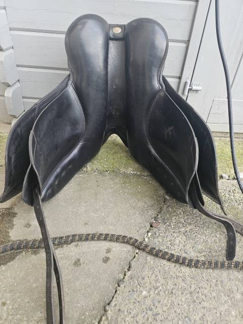 Selle dressage Bates 17.5"
