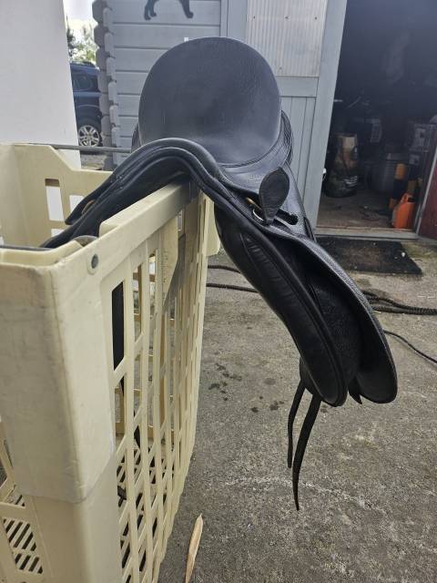 Selle dressage Bates 17.5"