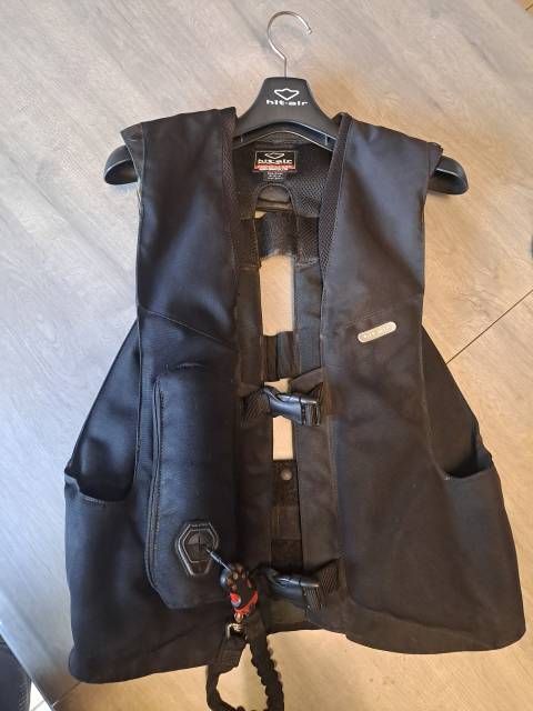 Gilet air bag hit air