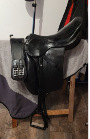 Selle dressage Forestier en cuir noir 17'5 toute équipé