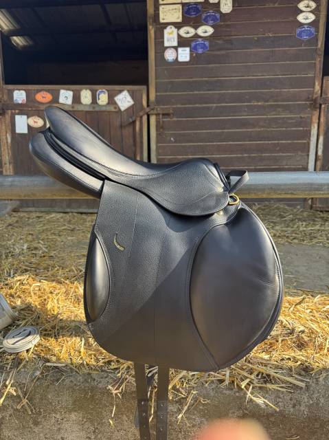 SELLE NEUVE JL MAUREL - 17,5 pouces