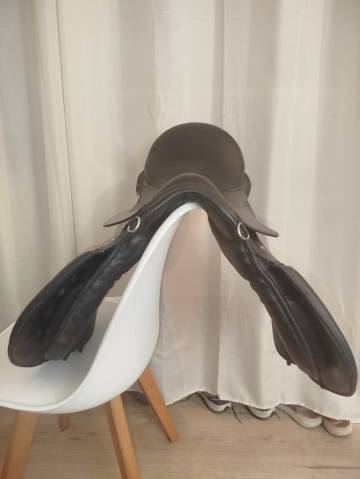 Selle mixte cuir 17,5"