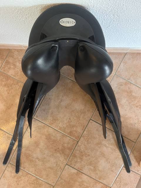 Selle de dressage Ikonic double quartier Evolution 