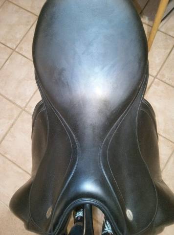 Selle dressage 17" Ikonic cuir luxe etat impeccable 
