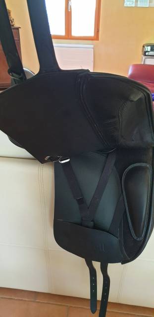 Selle Bates en cuir noire Isabell Cair