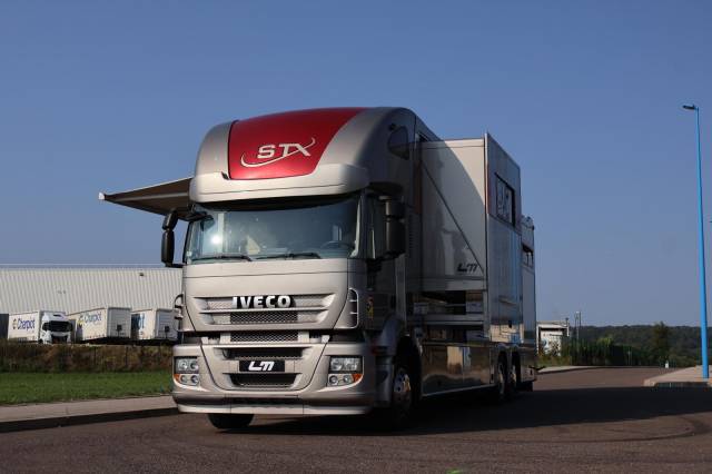 Iveco 26.360 stx - 6 chevaux - pop out - vendu