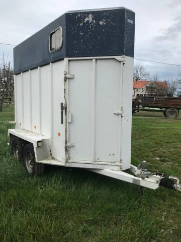 Van pour un cheval et demi