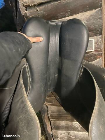Selle Tekna dressage 17.5 noire