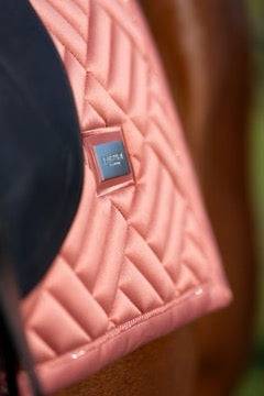 Tapis de selle Modern Coral DRESSAGE - Equestrian Stockholm