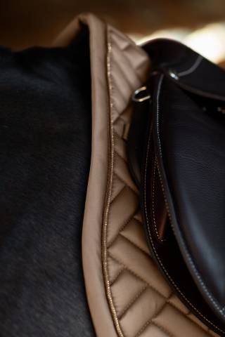 Tapis de selle Modern Champagne - Equestrian Stockholm - Matelassage moderne