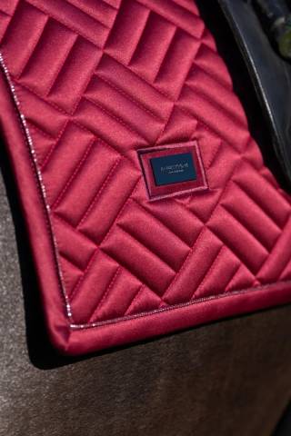 Tapis de selle Modern Bordeaux DRESSAGE - Equestrian Stockholm