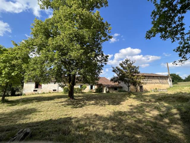 Belle propriété 600 m2 avec dépendances et terrain