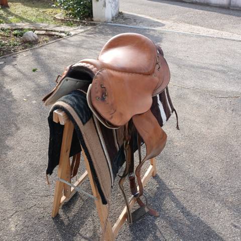 Selle d'&eacute;quitation de fabrication artisanale