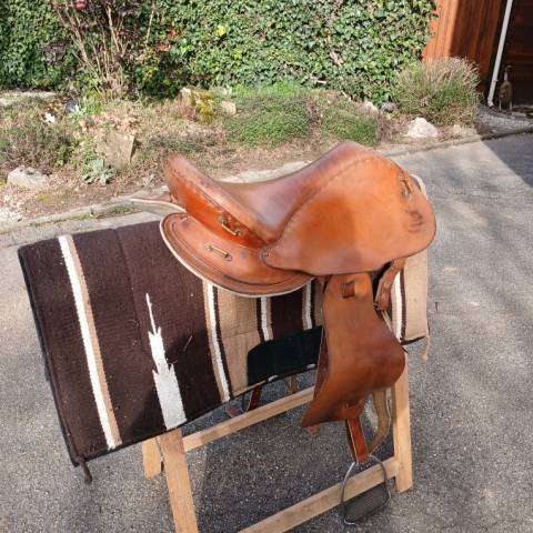 Selle d'&eacute;quitation de fabrication artisanale