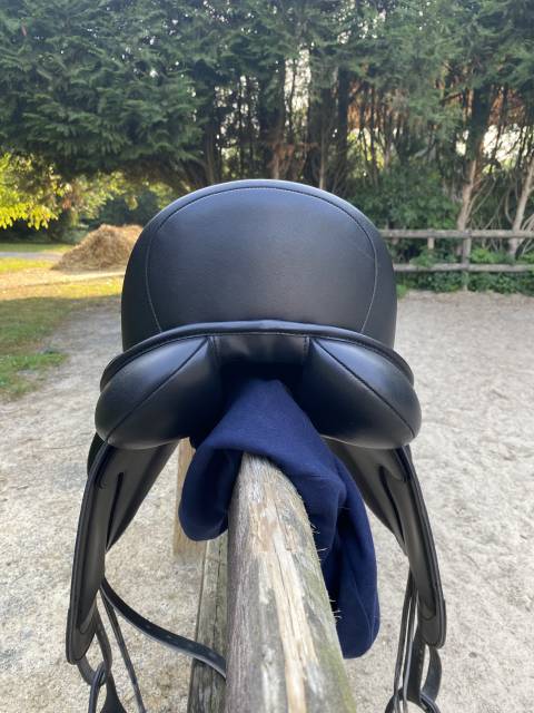 Selle dressage Premier Équine 18"