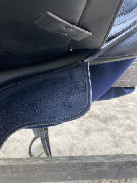 Selle dressage Premier Équine 18"
