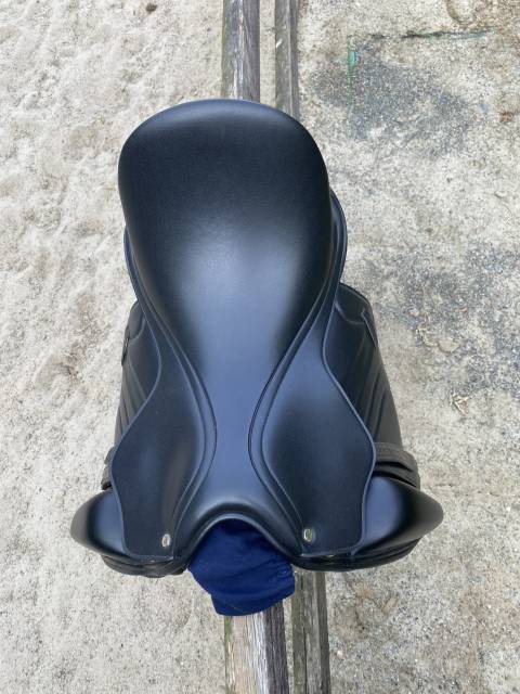 Selle dressage Premier Équine 18"