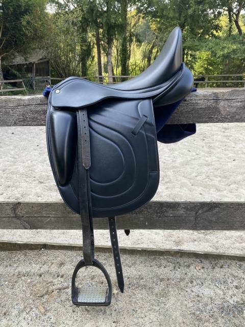 Selle dressage Premier Équine 18"