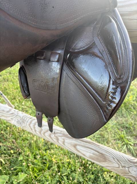 Selle CWD SE02 – 17,5 – Quartiers 2C – très bon état