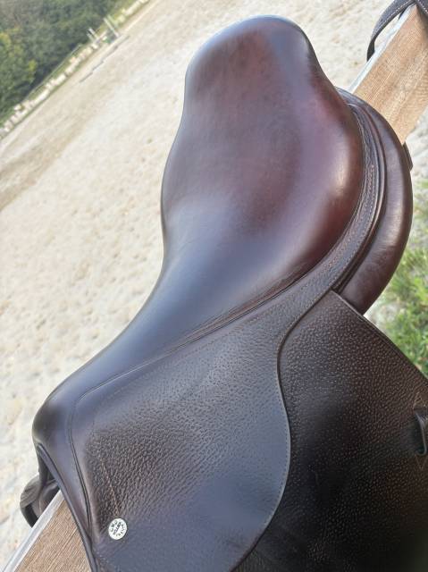 Selle CWD SE02 – 17,5 – Quartiers 2C – très bon état