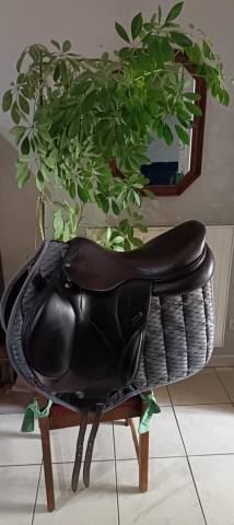 Selle mixte Devoucoux chiberta 17.5 de 2017. 