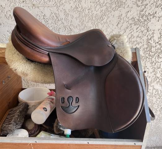 Selle Delgrange taille 17 