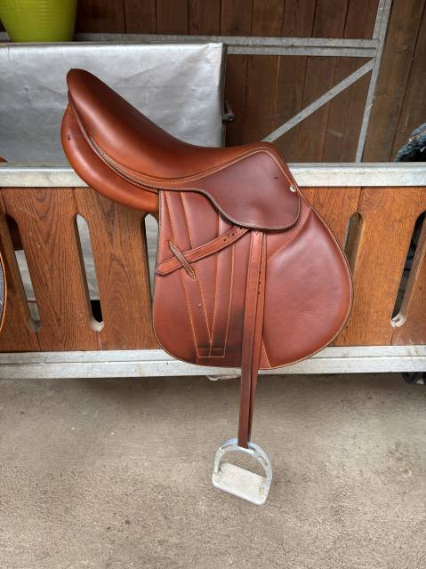 Selle semi plate 17,5 Butet début 2025