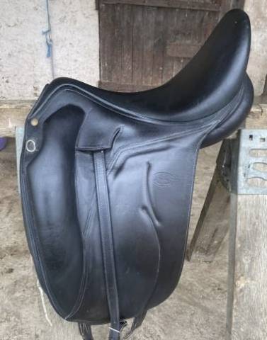 Selle dressage devoucoux Mendia 18’