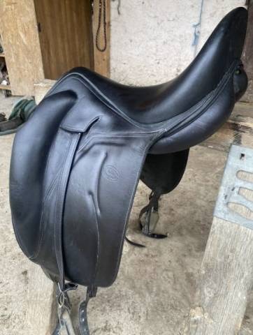Selle dressage devoucoux Mendia 18’