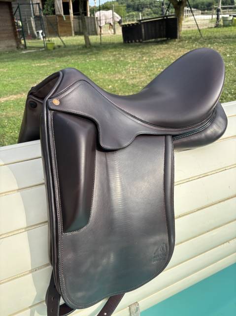 Selle Aulion dressage  17 pouces marron 