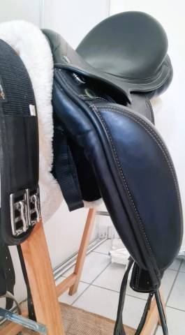 Selle Dressage Prestige Passion K 18" / Equipée